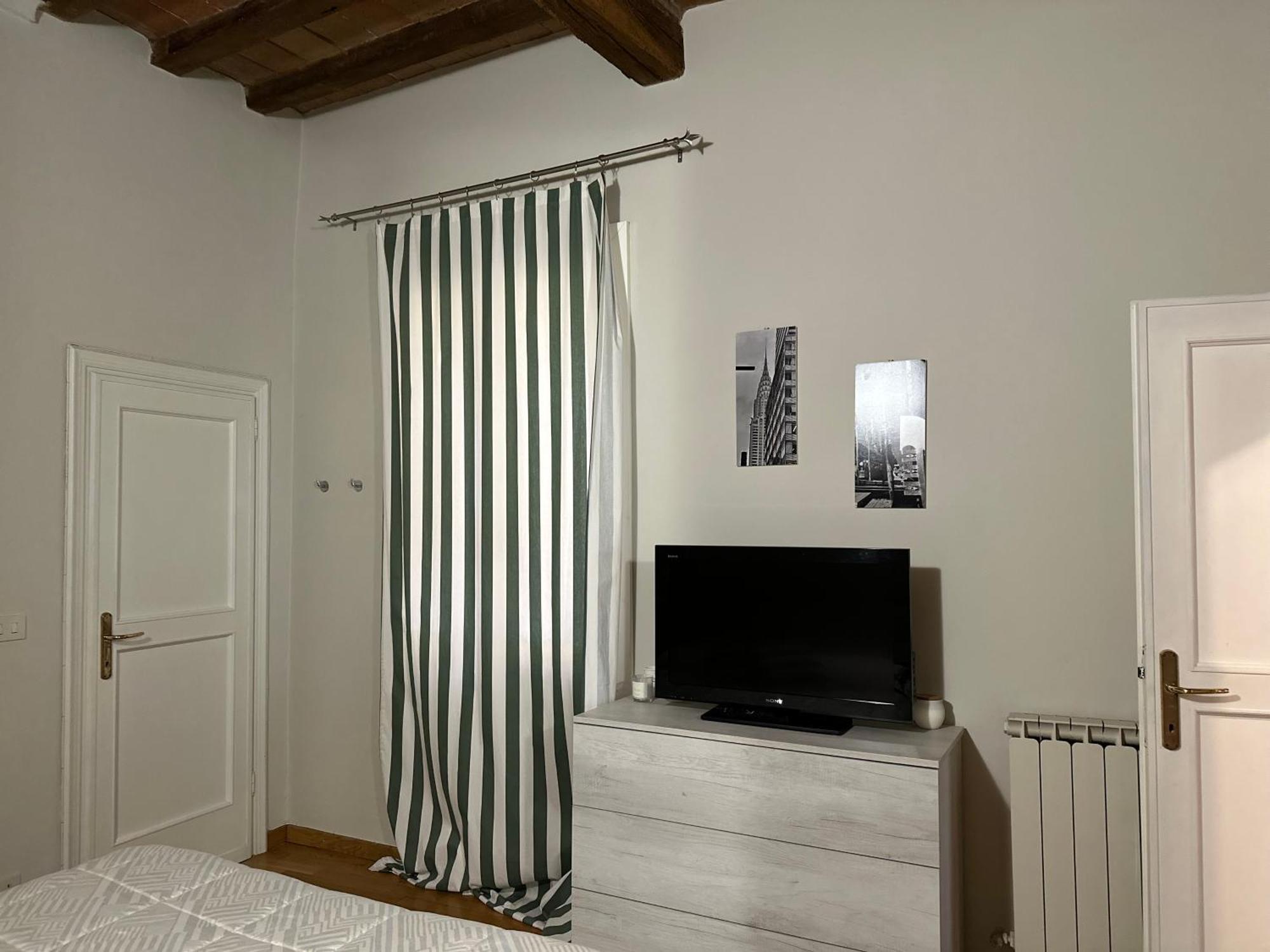 Maison Vert Appartamento In Centro Storico A Modena Exterior photo